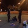 Коленом в лицо: в Запорожье охранники избили покупателя (видео)