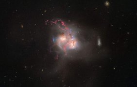 Галактика NGC 5256 в созвездии Большая Медведица Фото: ESA
