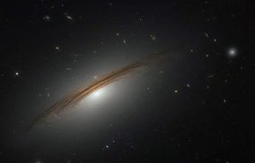 Галактика UGC 12591 Фото: ESA