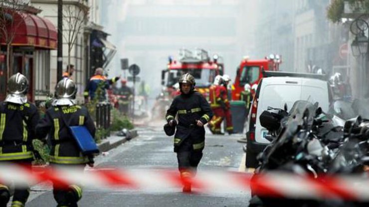 При взрыве в Париже пострадал украинец