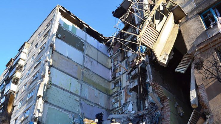 Разрушенная часть дома после взрыва в Магнитогорске 