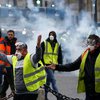 Протесты в Париже: полицейские применили слезоточивый газ