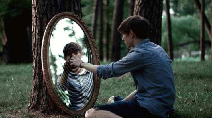 Приметы и суеверия: почему нельзя смотреть в зеркало, когда плачешь |  podrobnosti.ua