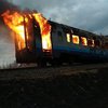 Под Житомиром на ходу загорелся поезд (видео)