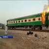 У Пакистані десятки пасажирів згоріли живцем у потязі