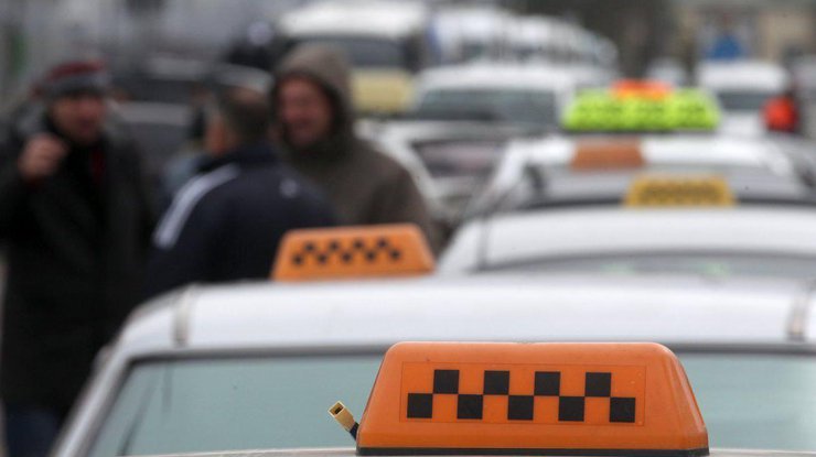 Таксистам грозят штрафы / Фото: Униан