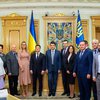Зеленский вручил удостоверения новому составу ЦИК