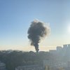 Над Киевом поднялся черный столб дыма: что горит 