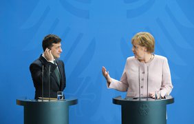Разведение войск на Донбассе: Меркель переговорила с Зеленским