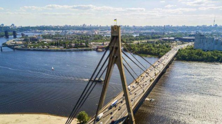 В Киеве ограничат движение на Северном мосту / Фото: aif.ua