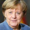 Ангела Меркель упала перед публикой (видно)