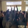 Люди в камуфляжі штурмували сесію міськради у Львові