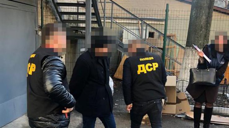 В Киеве "поймали на горячем" двух чиновников