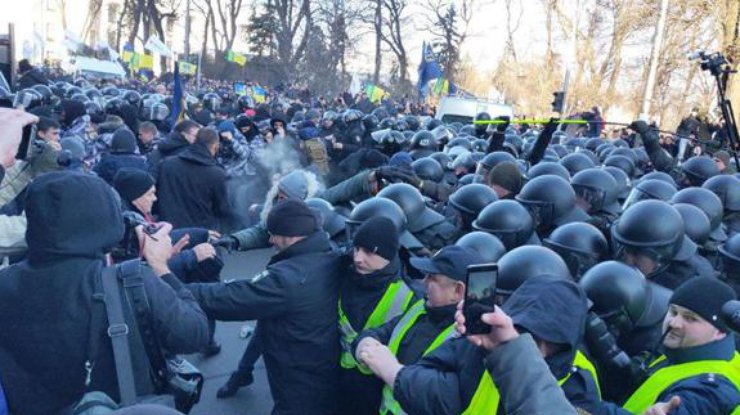 Люди протестуют против рынка земли/ Фото: Роман Пєтушков