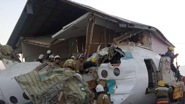 Фото: авиакатастрофа в Казахстане / Reuters