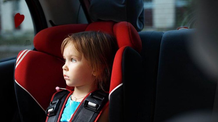 Заперла ребенка в машине / Фото: obyektiv.press