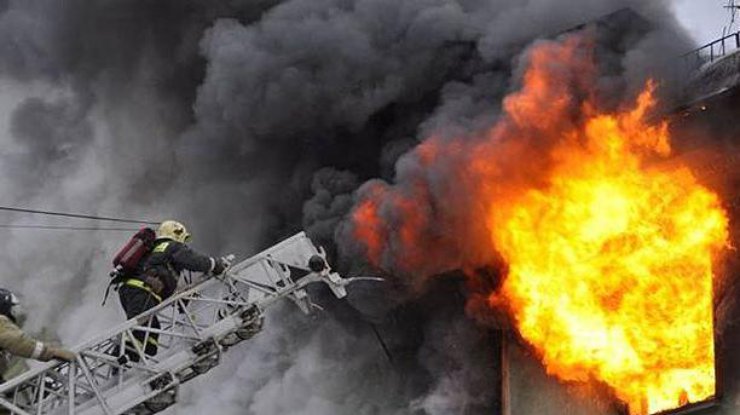 Пожар в Киеве/ Фото: facebook.com MNS.GOV.UA