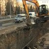 У центрі Києва провалився під землю шматок дороги (відео)