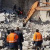 Жуткие кадры: в Алеппо обрушился жилой дом