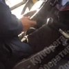 В Киеве водители "чинят" маршрутки прямо на ходу (видео)