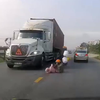 Мать с младенцем попали под колеса фуры (видео)