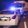 В Киеве грузовик "Укрпошты" врезался в полицейский автомобиль (видео)