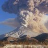 В России вулкан выбросил в небо облако пепла