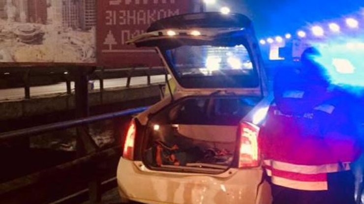В Киеве нетрезвый чиновник попал в ДТП и травмировал полицейскую