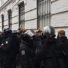 В Киеве 40 человек устроили штурм полиции (фото)