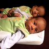 Женщина родила уникальных близнецов