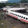 Пассажирский поезд сошел с рельсов: десятки человек получили травмы
