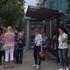 В Киеве возле остановки с людьми вспыхнул автомобиль