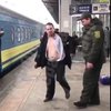В Киеве на вокзале мужчина пытался вскрыть себе вены
