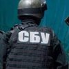На улицах украинских городов появились вооруженные люди