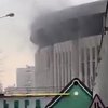 В центре Москвы загорелся спорткомплекс "Олимпийский" (видео)