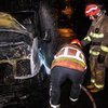 В Киеве во дворе дома дотла выгорел микроавтобус