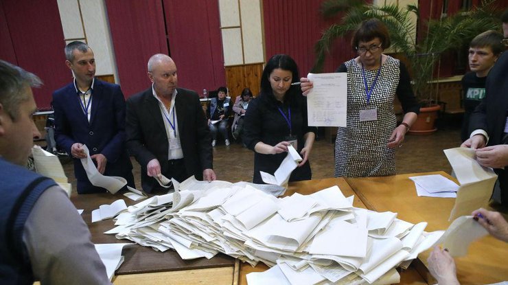 Подсчет голосов избирательной комиссии 