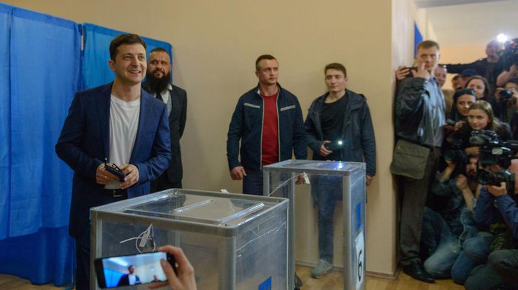 Владимир Зеленский на избирательном участке 