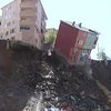 Из-за оползня рухнула многоэтажка (видео) 