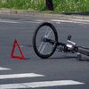 В Киеве подросток на велосипеде сбил женщину с ребенком (видео)