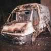 В Киеве во дворе дома дотла выгорел автомобиль