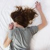 Почему во сне немеют руки: 5 главных причин