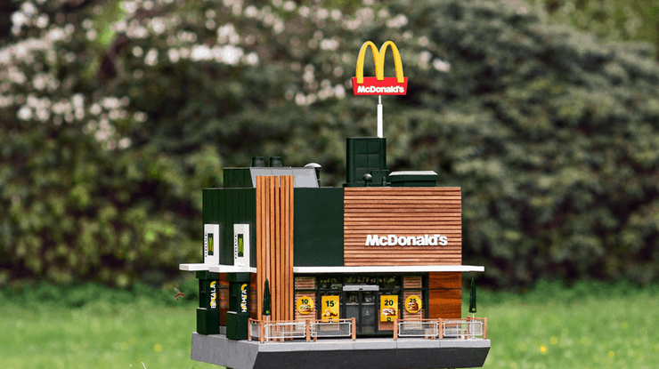 Самый маленький McDonald's в мире 