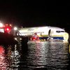 Boeing с пассажирами на борту упал в реку (фото)