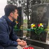 Владимир Зеленский возложил цветы к могиле дедушки и поздравил украинцев 