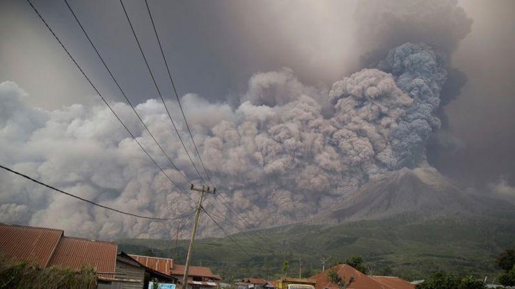 В Индонезии проснулся вулкан / Фото: из Twitter TDS Weather