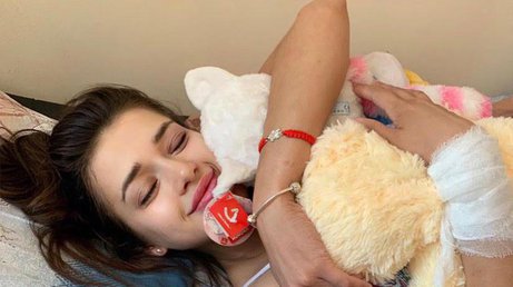 Слепнет с каждым часом: юная Яна очень нуждается в помощи