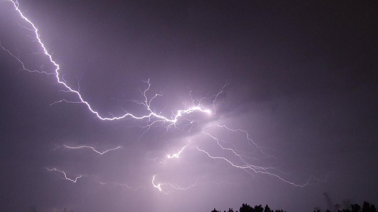 В Ивано-Франковской области молния убила троих мужчин \ фото: pixabay.com