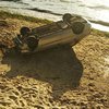 На пляж Одессы с обрыва упал автомобиль (фото)