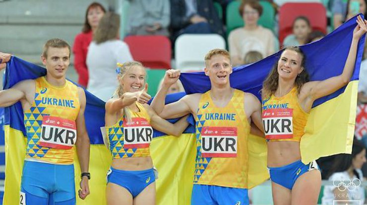 Украинские легкоатлеты в смешанной эстафете / Фото: НОК 